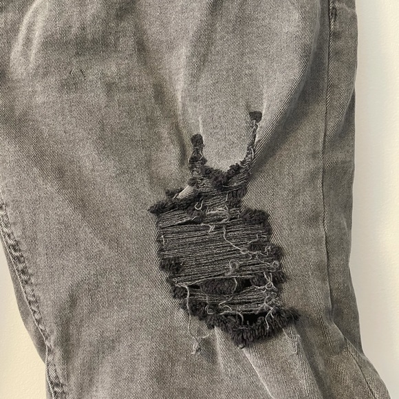 TOPMAN Distressed Shorts - Picture 3 of 8